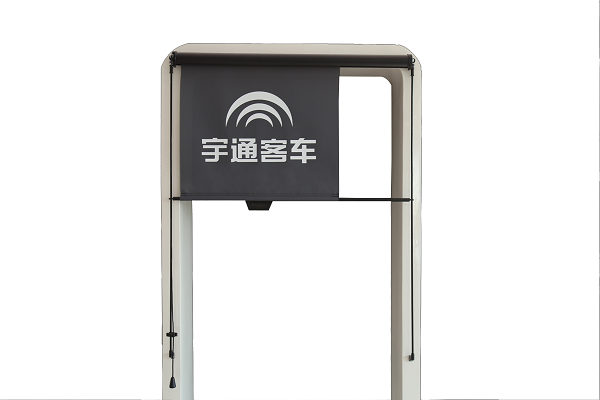 告别眩光，从容驾驭：您的客车专属遮阳方案